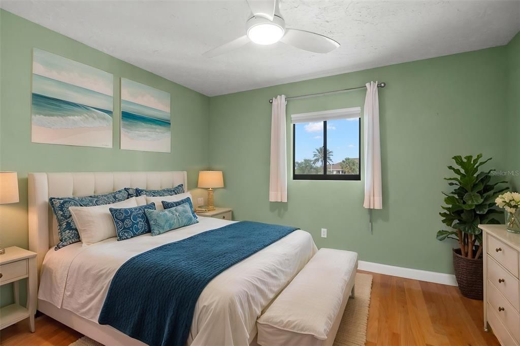 For Sale: $409,500 (2 beds, 2 baths, 1070 Square Feet)