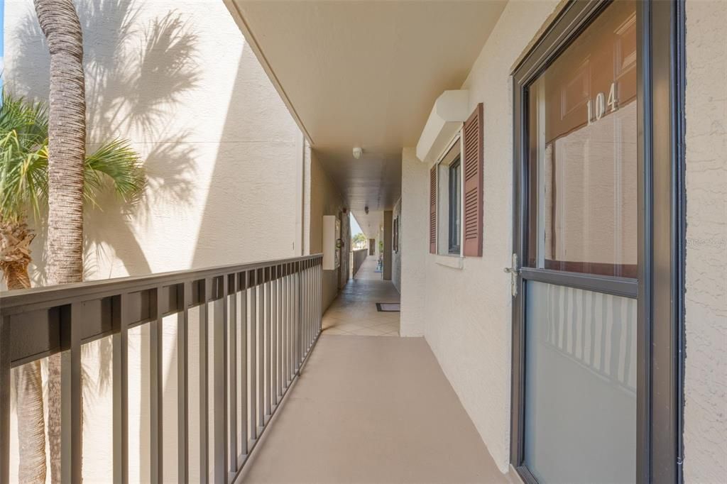 For Sale: $409,500 (2 beds, 2 baths, 1070 Square Feet)