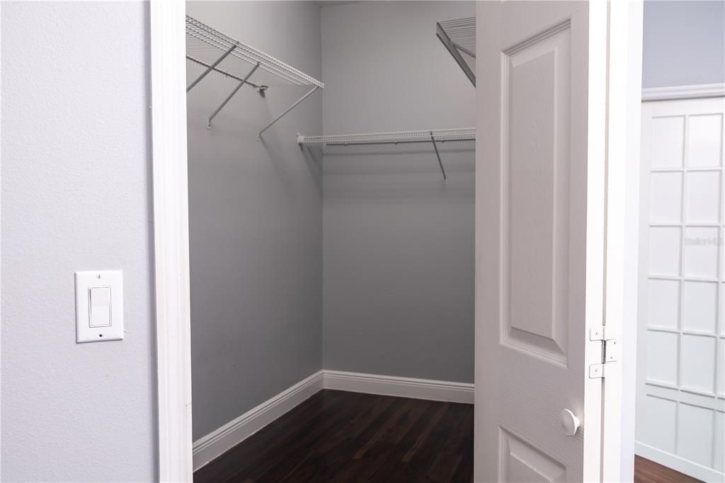 Activo con contrato: $3,700 (4 camas, 2 baños, 2577 Pies cuadrados)