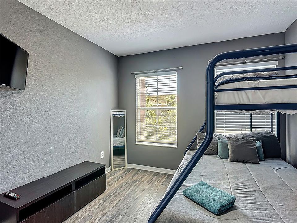 Active With Contract: $270,000 (3 beds, 2 baths, 1295 Square Feet)