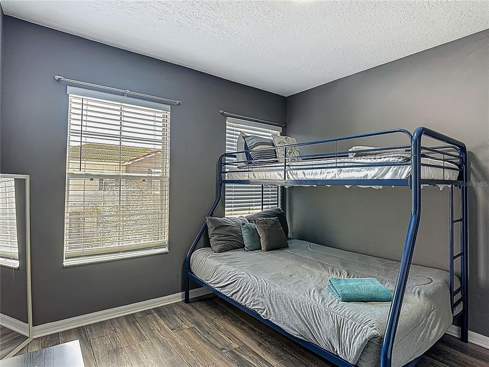 Active With Contract: $270,000 (3 beds, 2 baths, 1295 Square Feet)