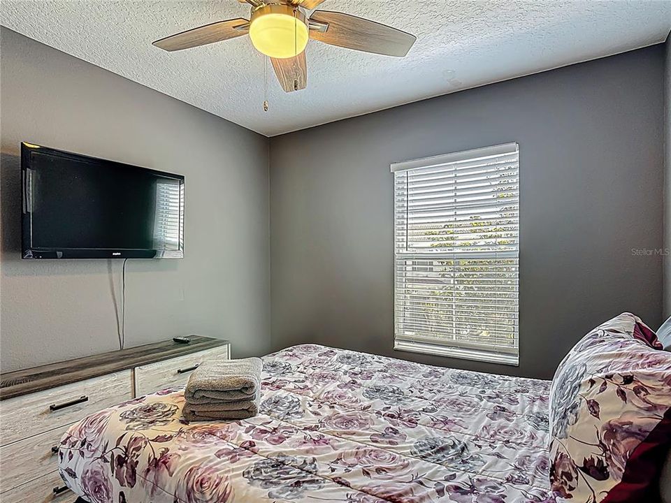 Active With Contract: $270,000 (3 beds, 2 baths, 1295 Square Feet)