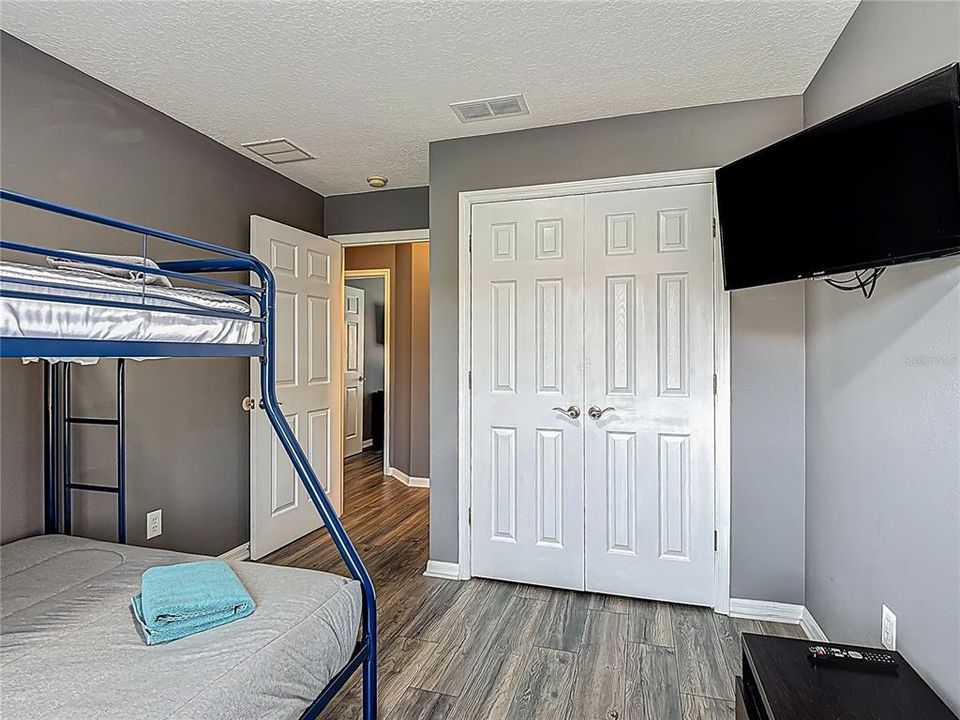 Active With Contract: $270,000 (3 beds, 2 baths, 1295 Square Feet)