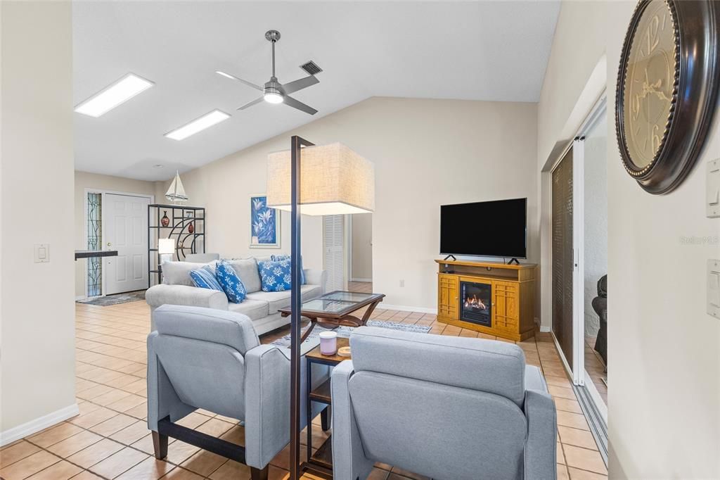 For Sale: $239,000 (2 beds, 2 baths, 1743 Square Feet)