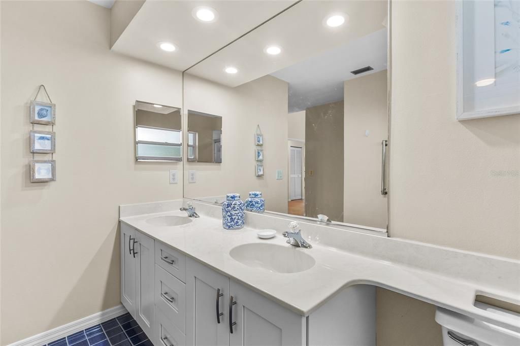 For Sale: $239,000 (2 beds, 2 baths, 1743 Square Feet)
