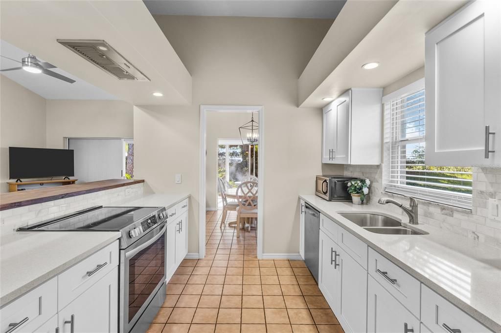 For Sale: $239,000 (2 beds, 2 baths, 1743 Square Feet)