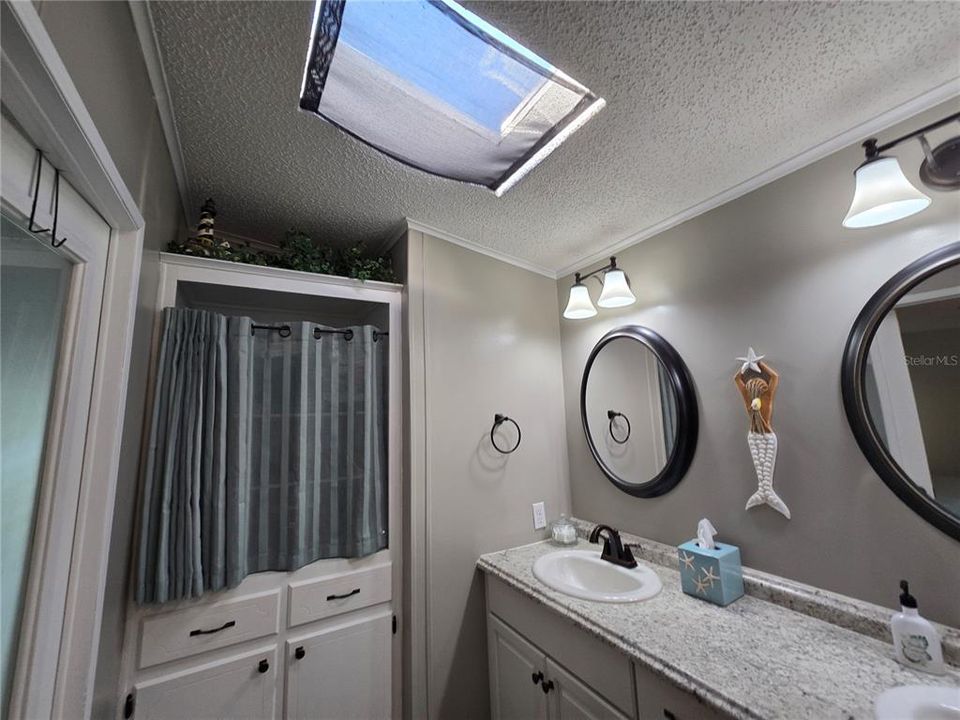 На продажу: $199,999 (2 спален, 2 ванн, 1494 Квадратных фут)