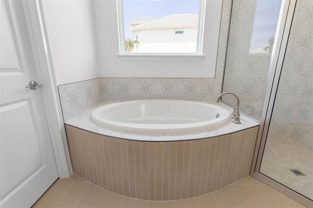 На продажу: $1,499,000 (6 спален, 3 ванн, 3507 Квадратных фут)