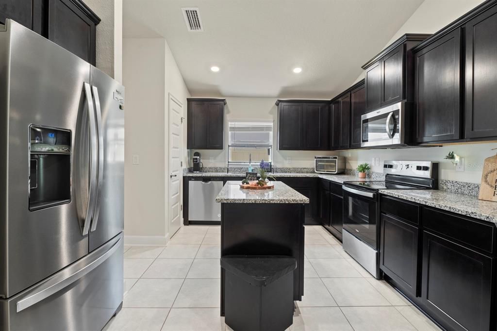 For Sale: $459,900 (4 beds, 3 baths, 2400 Square Feet)