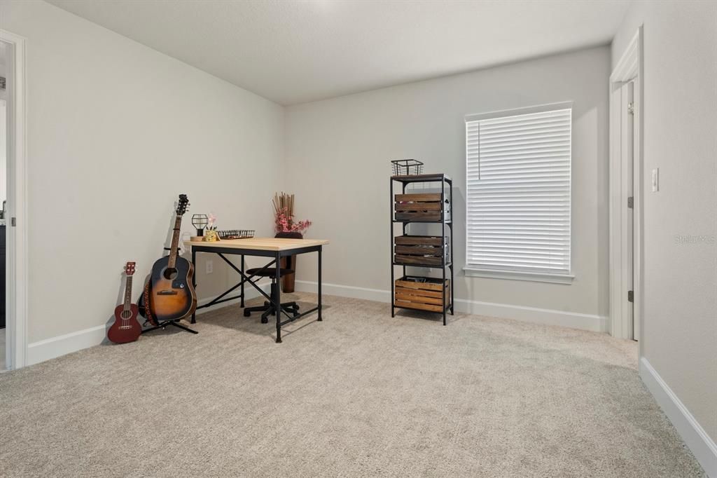 For Sale: $459,900 (4 beds, 3 baths, 2400 Square Feet)