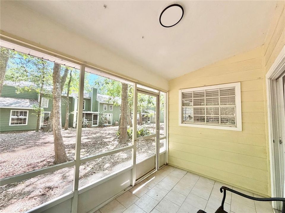 Activo con contrato: $224,900 (2 camas, 2 baños, 1030 Pies cuadrados)