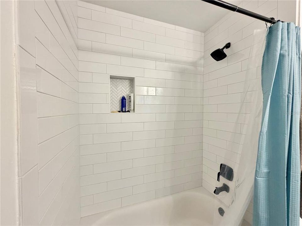 Activo con contrato: $224,900 (2 camas, 2 baños, 1030 Pies cuadrados)
