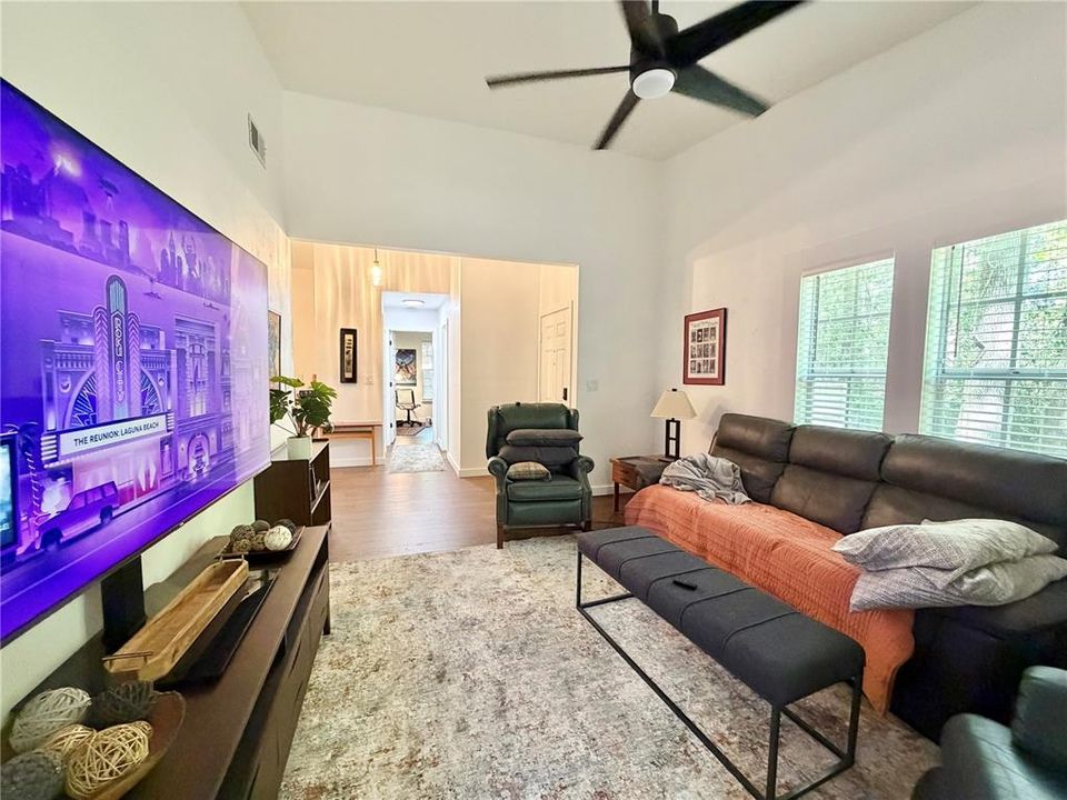 Activo con contrato: $224,900 (2 camas, 2 baños, 1030 Pies cuadrados)
