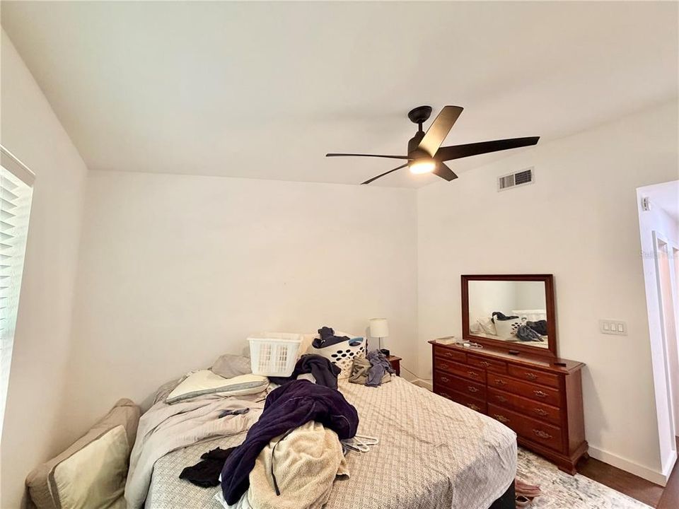 Activo con contrato: $224,900 (2 camas, 2 baños, 1030 Pies cuadrados)
