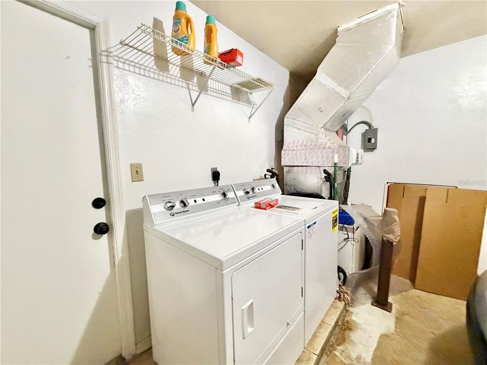 Activo con contrato: $224,900 (2 camas, 2 baños, 1030 Pies cuadrados)