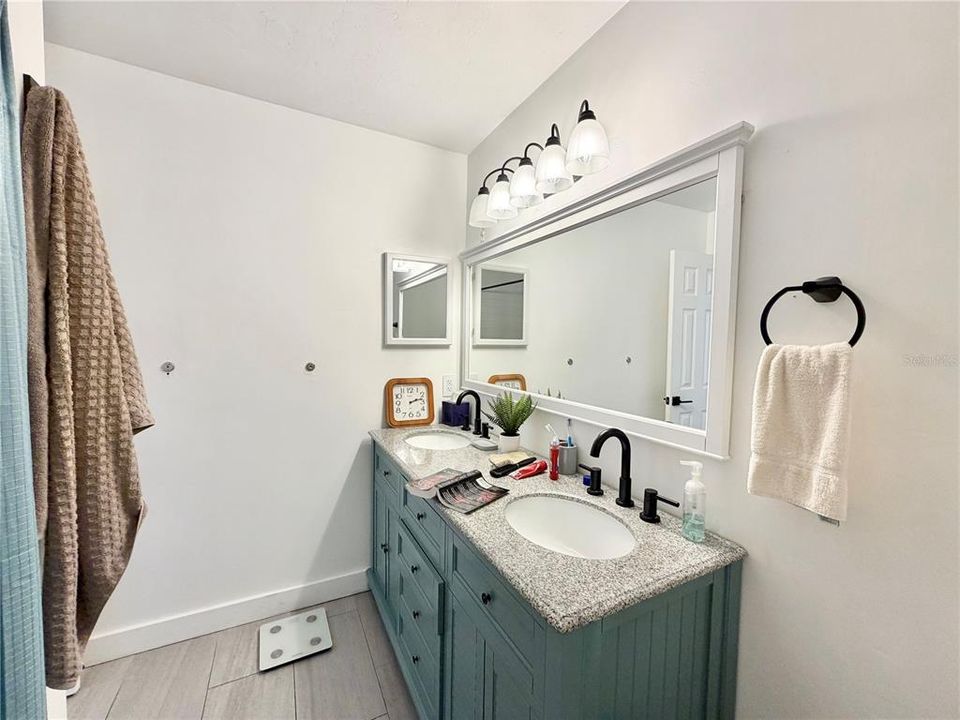 Activo con contrato: $224,900 (2 camas, 2 baños, 1030 Pies cuadrados)