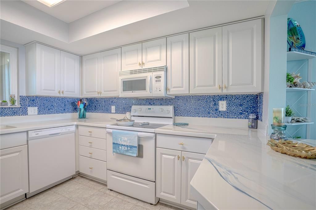 For Sale: $650,000 (2 beds, 2 baths, 1187 Square Feet)