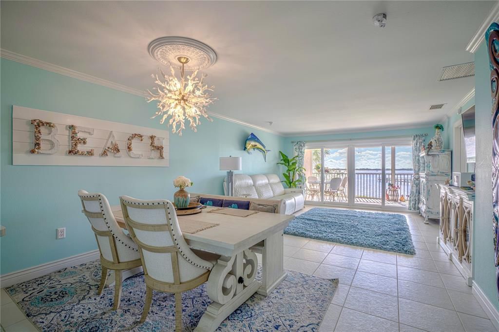For Sale: $650,000 (2 beds, 2 baths, 1187 Square Feet)