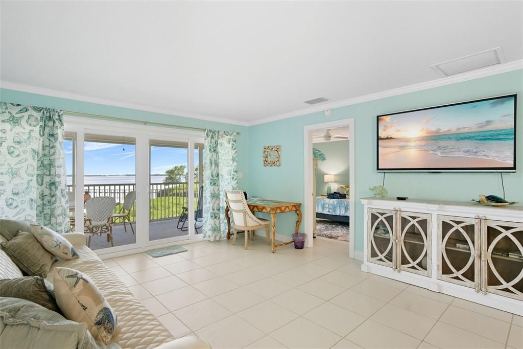 For Sale: $650,000 (2 beds, 2 baths, 1187 Square Feet)