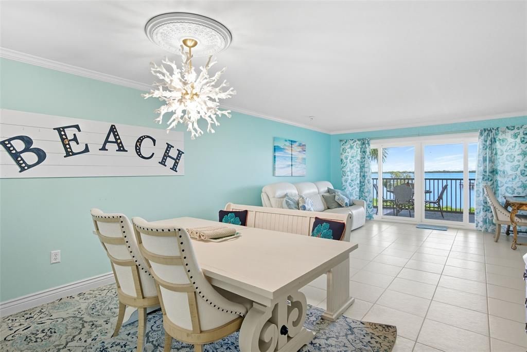 For Sale: $650,000 (2 beds, 2 baths, 1187 Square Feet)