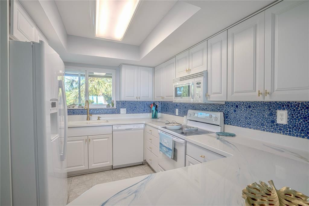 For Sale: $650,000 (2 beds, 2 baths, 1187 Square Feet)