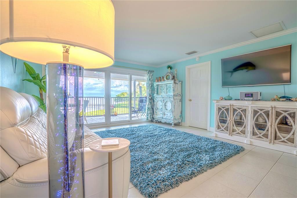 For Sale: $650,000 (2 beds, 2 baths, 1187 Square Feet)