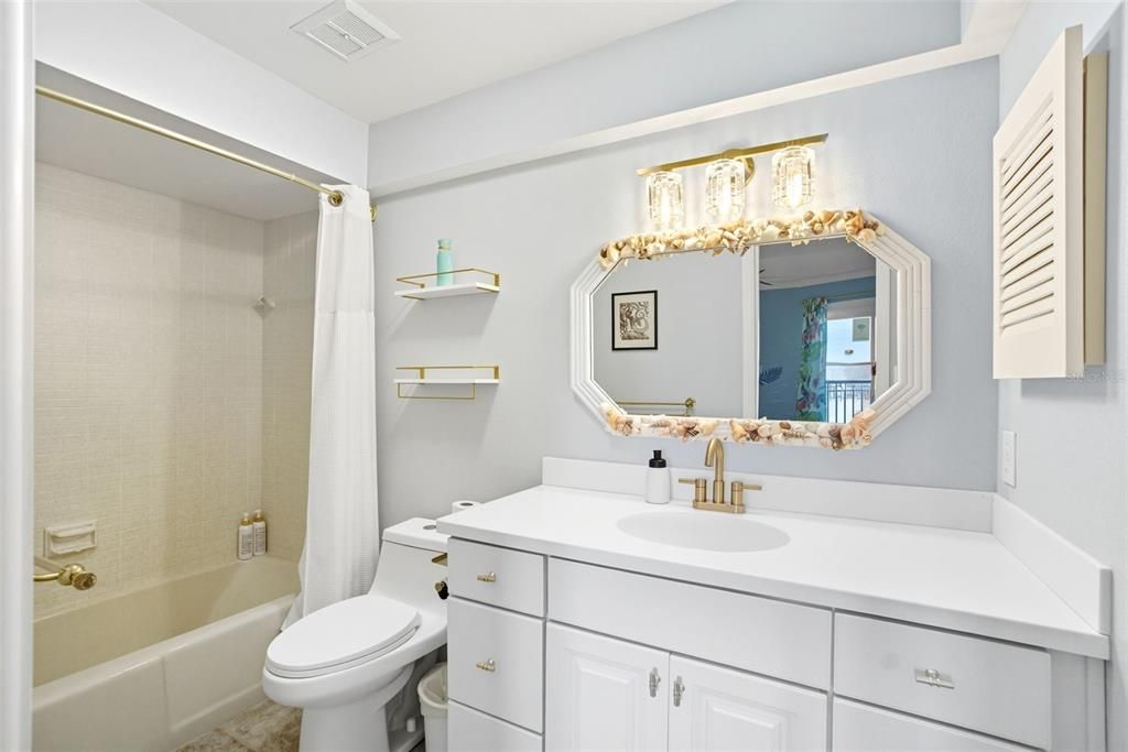 For Sale: $650,000 (2 beds, 2 baths, 1187 Square Feet)
