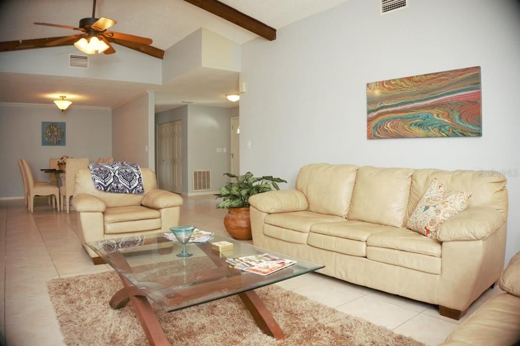 En Renta: $3,400 (4 camas, 2 baños, 2414 Pies cuadrados)