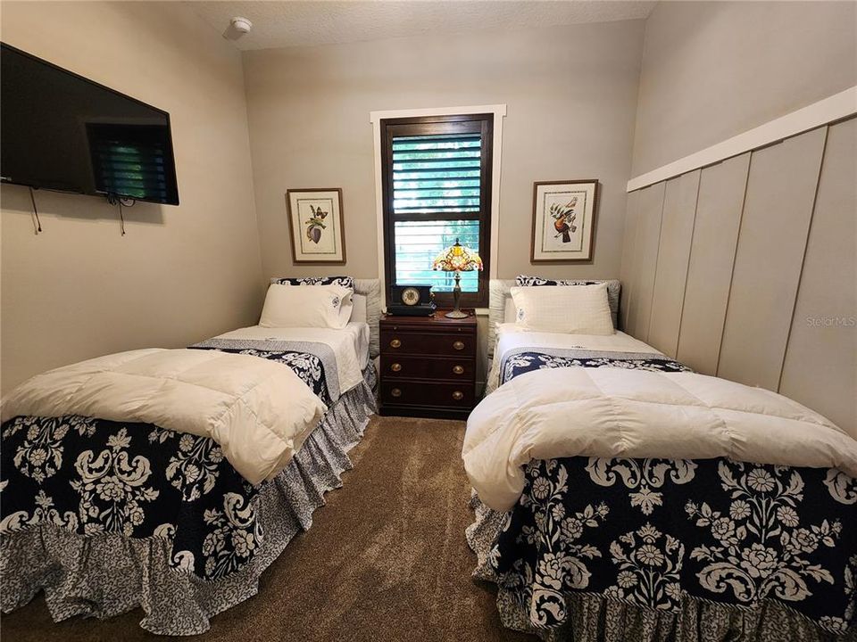 For Sale: $638,900 (5 beds, 2 baths, 2710 Square Feet)