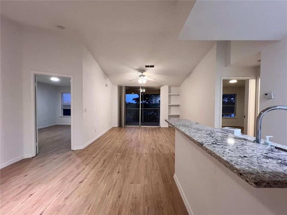 Active With Contract: $1,800 (2 beds, 2 baths, 1003 Square Feet)
