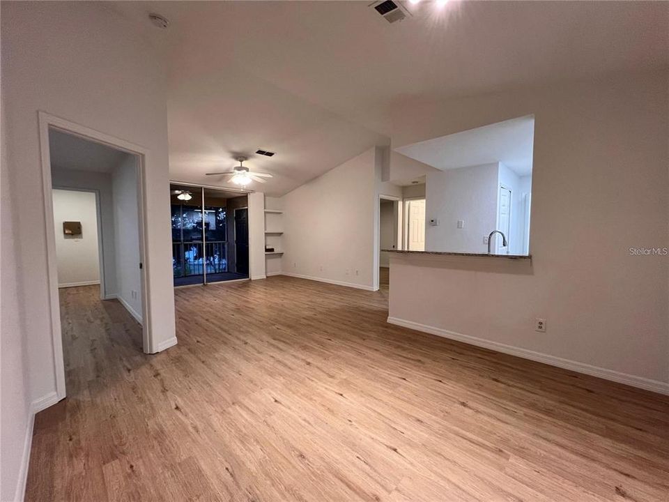 Active With Contract: $1,800 (2 beds, 2 baths, 1003 Square Feet)
