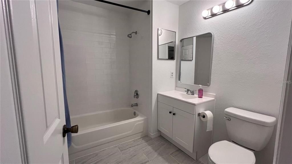 Active With Contract: $1,800 (2 beds, 2 baths, 1003 Square Feet)