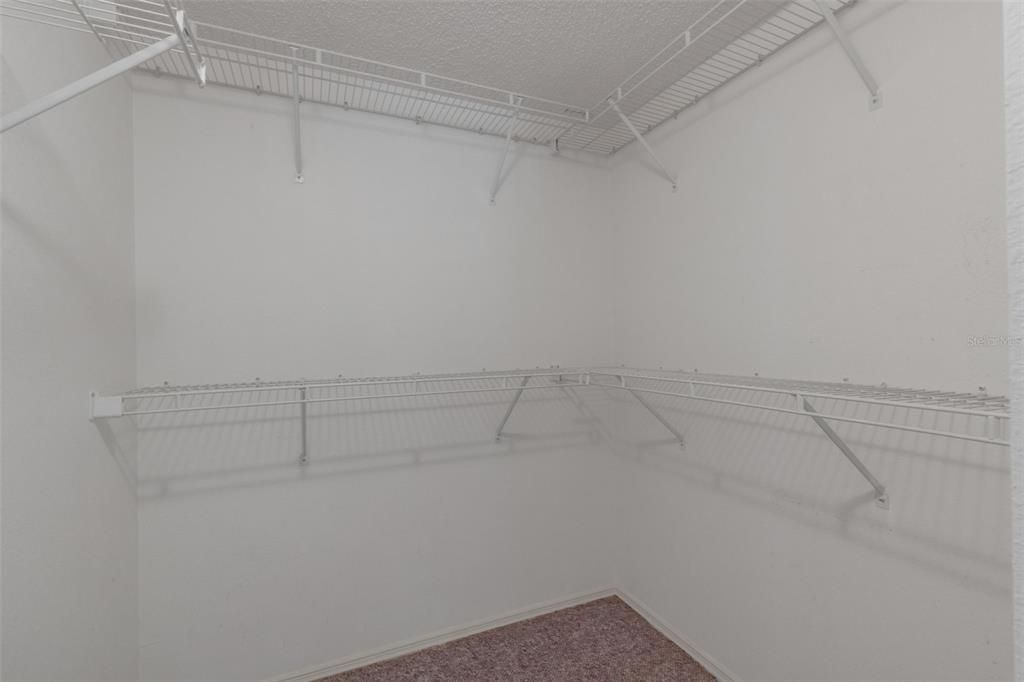 Activo con contrato: $415,000 (2 camas, 2 baños, 1438 Pies cuadrados)