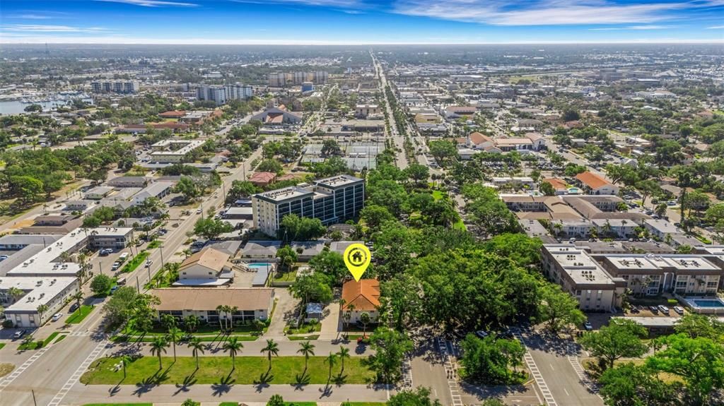 Activo con contrato: $415,000 (2 camas, 2 baños, 1438 Pies cuadrados)