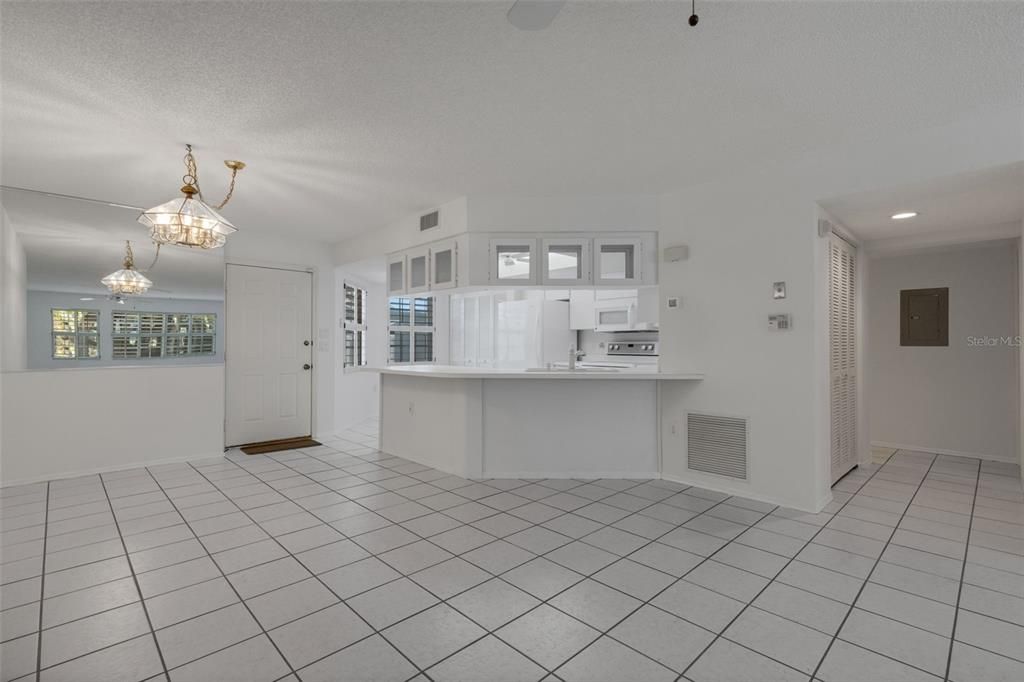 Activo con contrato: $415,000 (2 camas, 2 baños, 1438 Pies cuadrados)