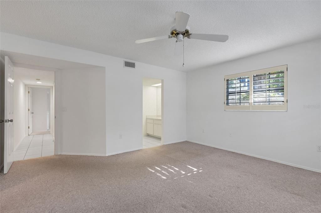 Activo con contrato: $415,000 (2 camas, 2 baños, 1438 Pies cuadrados)