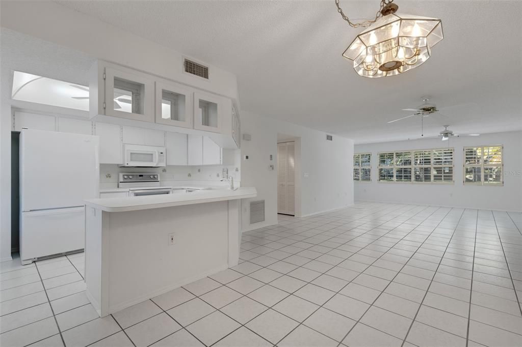 Activo con contrato: $415,000 (2 camas, 2 baños, 1438 Pies cuadrados)