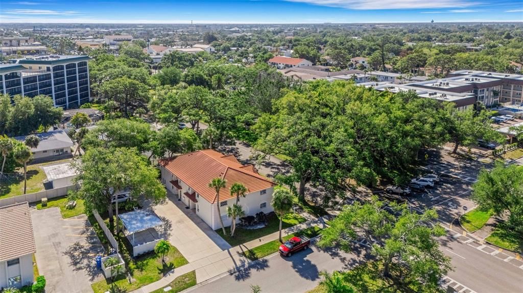 Activo con contrato: $415,000 (2 camas, 2 baños, 1438 Pies cuadrados)