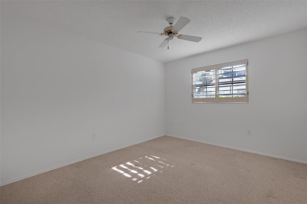 Activo con contrato: $415,000 (2 camas, 2 baños, 1438 Pies cuadrados)