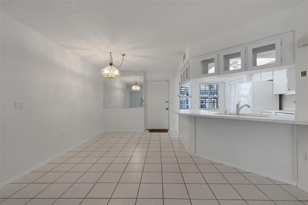 Activo con contrato: $415,000 (2 camas, 2 baños, 1438 Pies cuadrados)