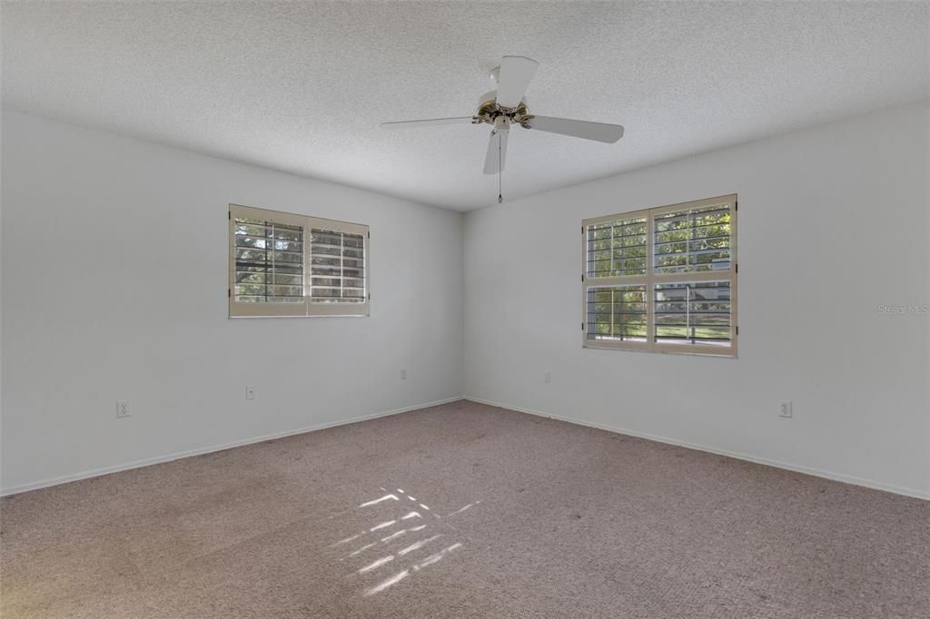 Activo con contrato: $415,000 (2 camas, 2 baños, 1438 Pies cuadrados)