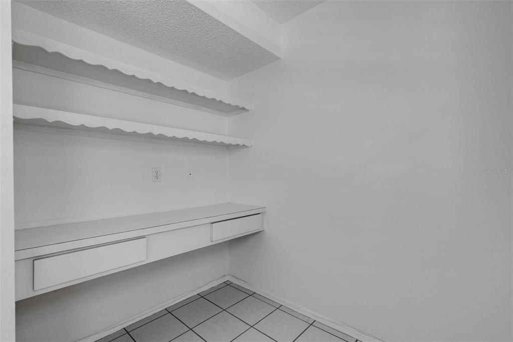 Activo con contrato: $415,000 (2 camas, 2 baños, 1438 Pies cuadrados)