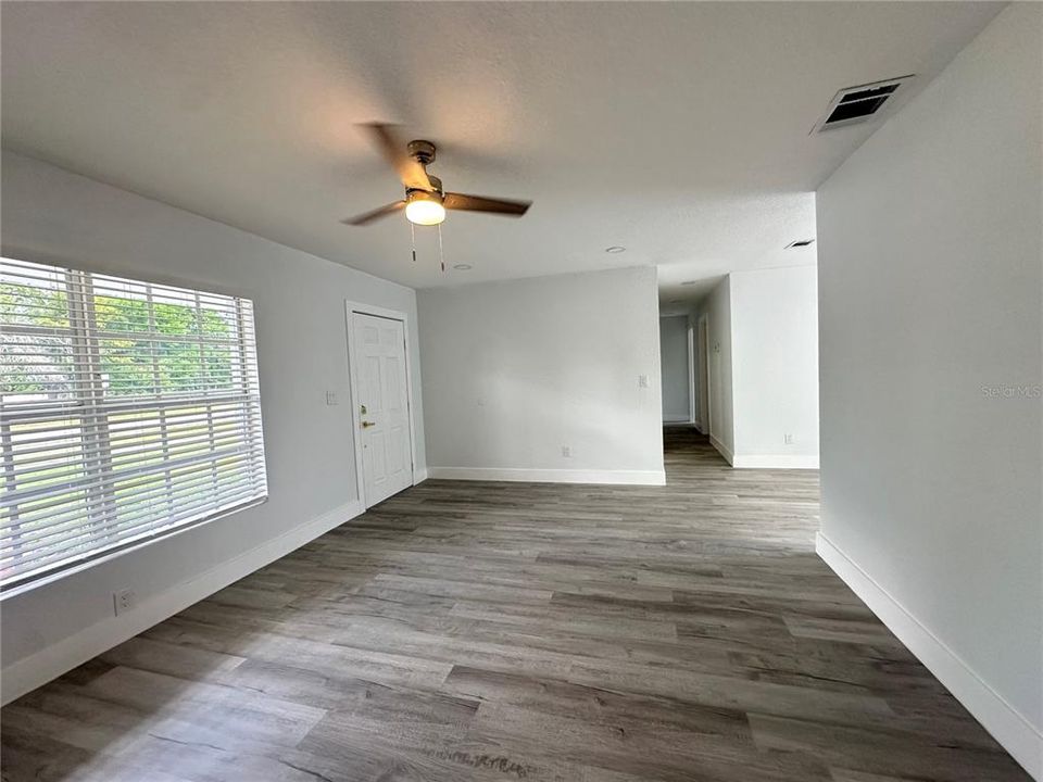 For Sale: $369,900 (4 beds, 2 baths, 1400 Square Feet)
