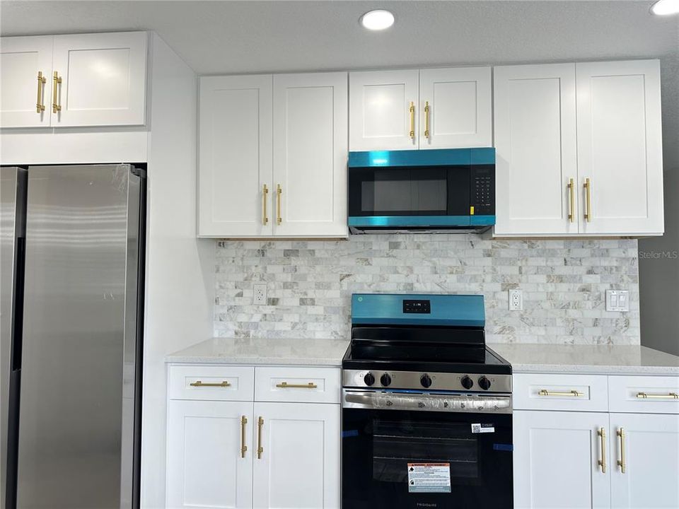 For Sale: $369,900 (4 beds, 2 baths, 1400 Square Feet)