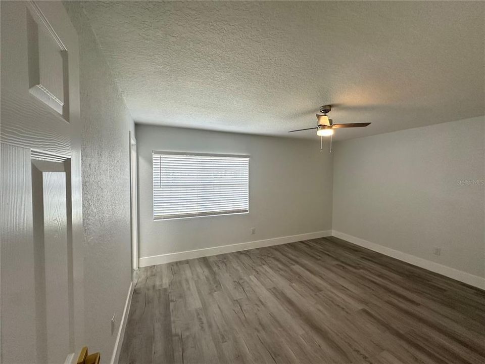 For Sale: $369,900 (4 beds, 2 baths, 1400 Square Feet)