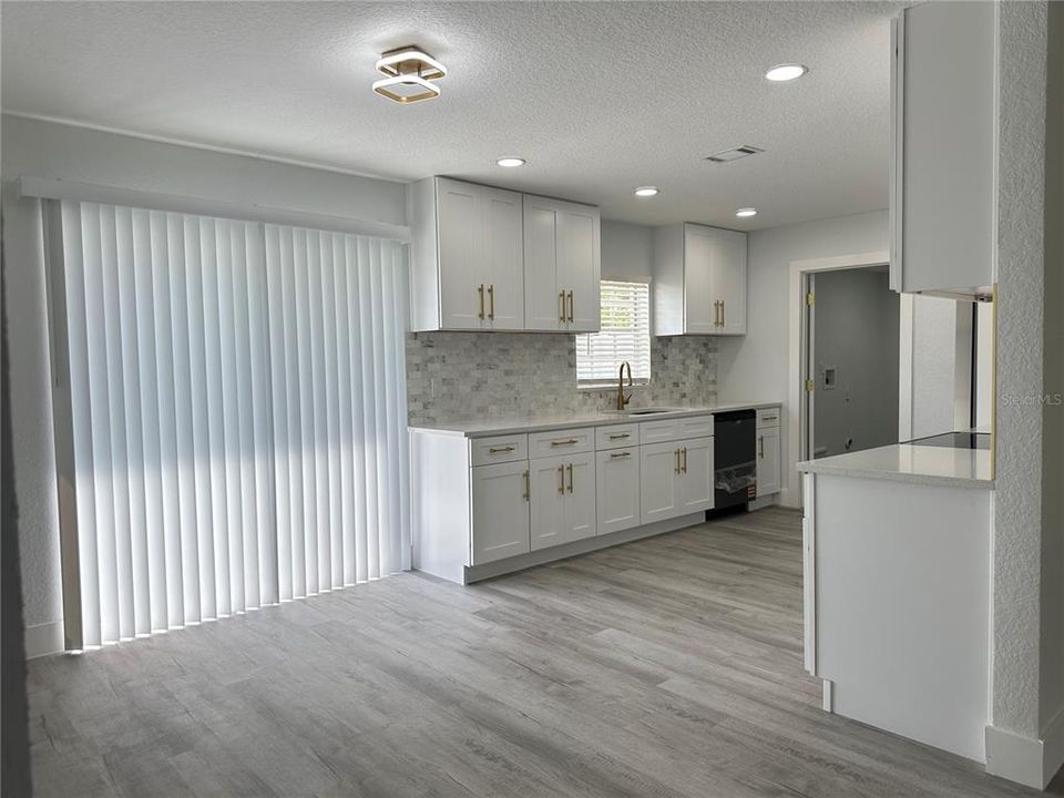 For Sale: $369,900 (4 beds, 2 baths, 1400 Square Feet)