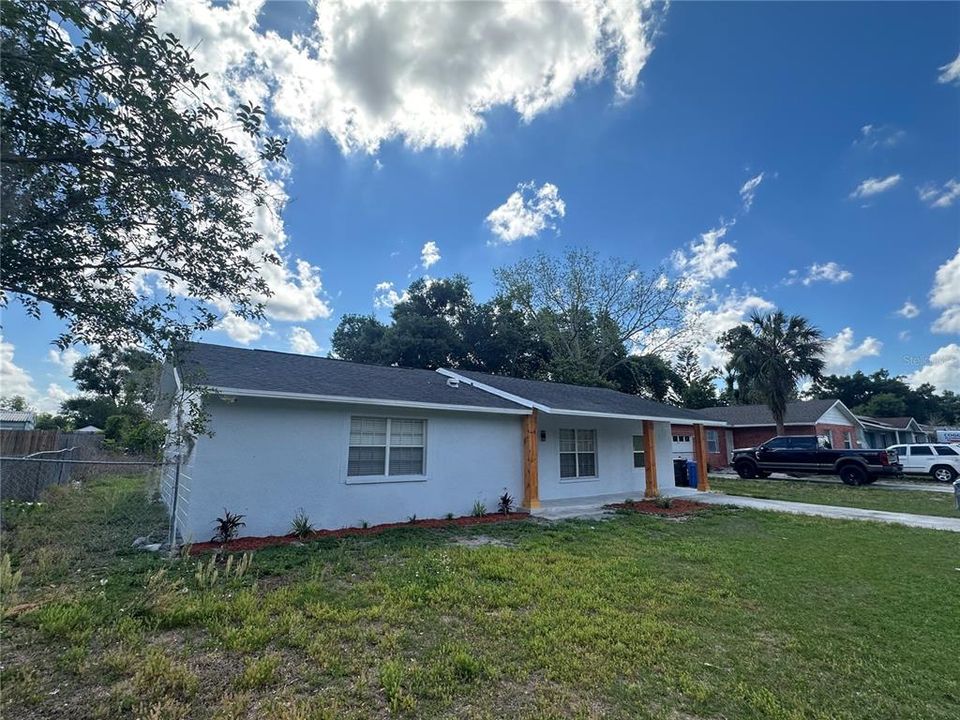For Sale: $369,900 (4 beds, 2 baths, 1400 Square Feet)