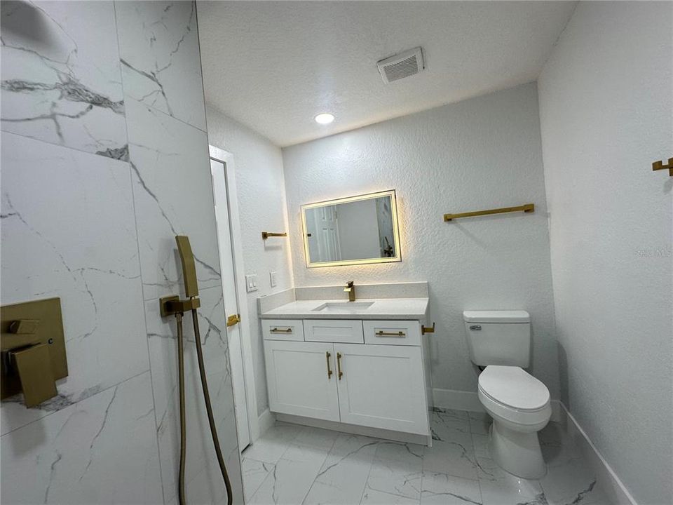 For Sale: $369,900 (4 beds, 2 baths, 1400 Square Feet)