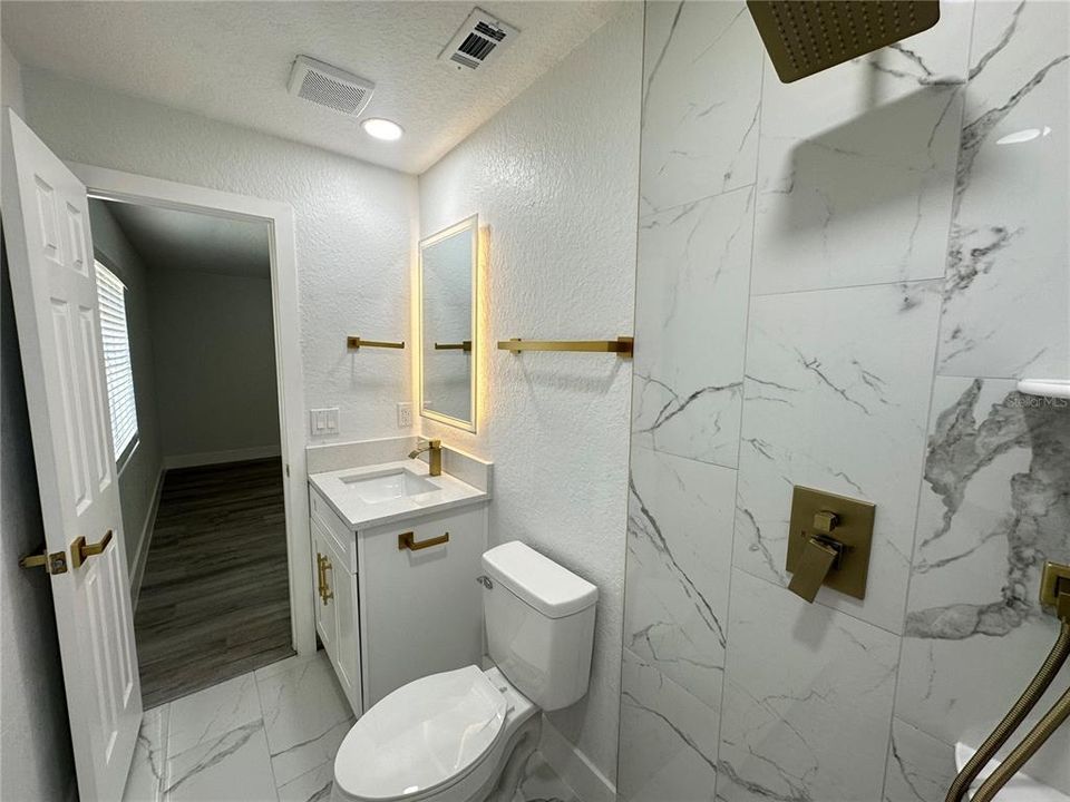 For Sale: $369,900 (4 beds, 2 baths, 1400 Square Feet)