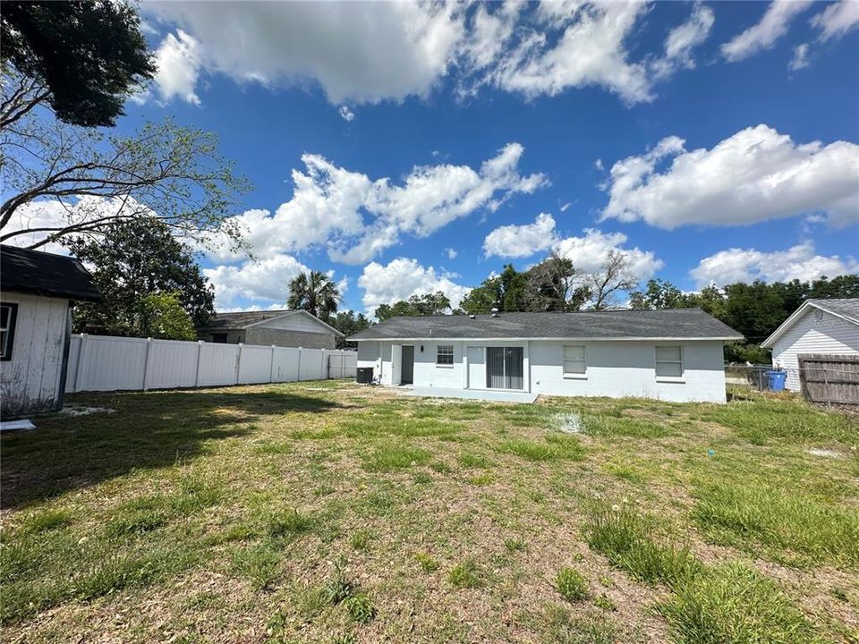 For Sale: $369,900 (4 beds, 2 baths, 1400 Square Feet)